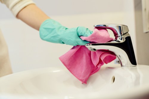 Bathroom descaling and final clean in a Wandsworth flat