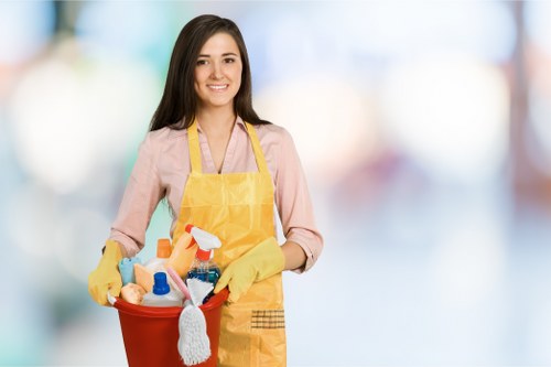 Local oven cleaner working in a Wandsworth home